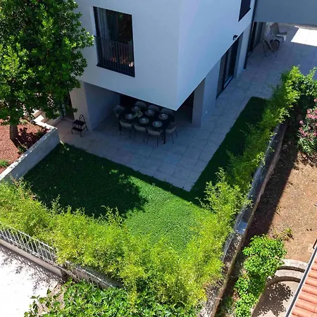 D House Villa *