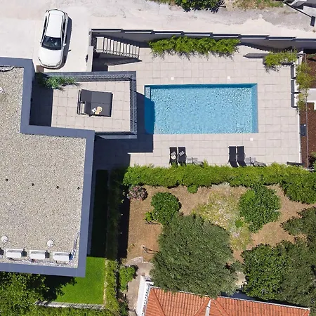 D House *