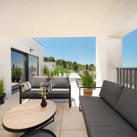 D House Villa *