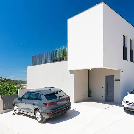 D House Villa